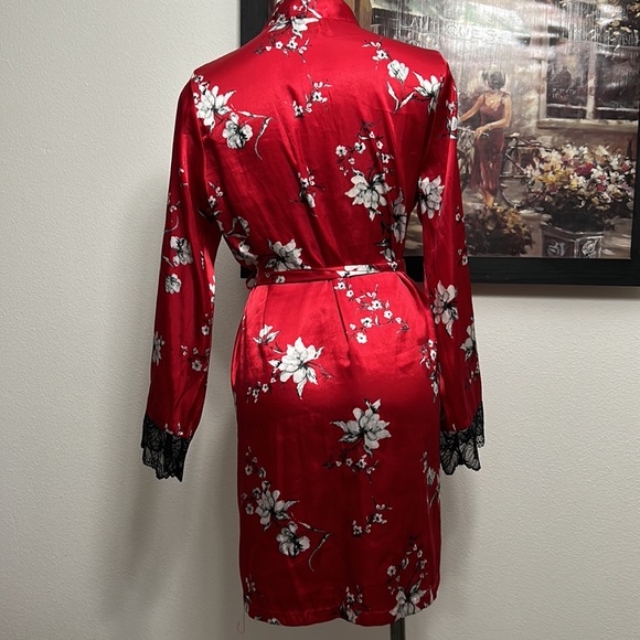 Apt 9 robe - Picture 4 of 5